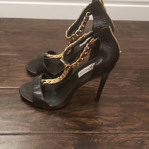 Sandals - Picture 2 of 4